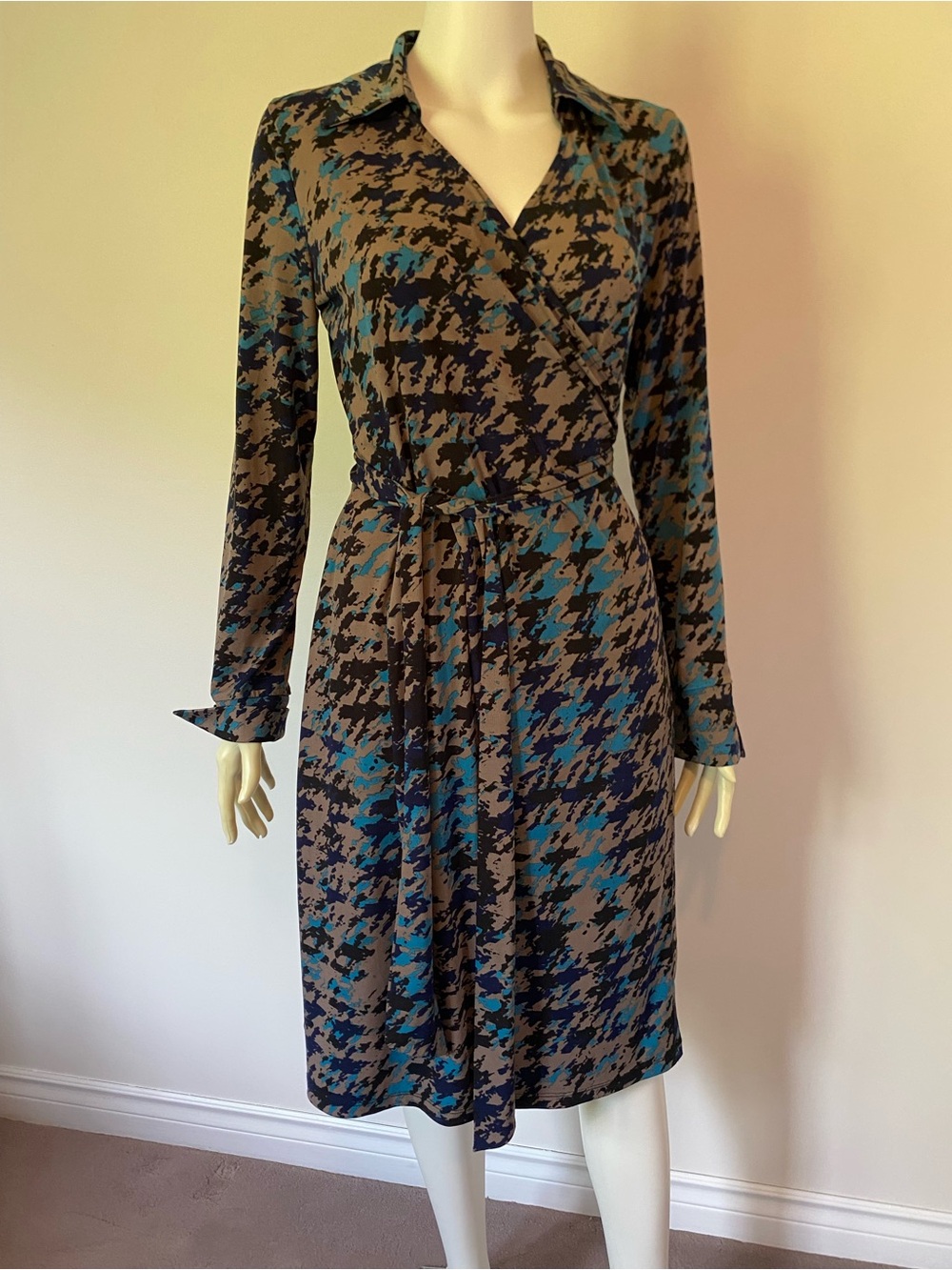 Women's Long Sleeve Wrap Dress in Blue and Black Houndstooth